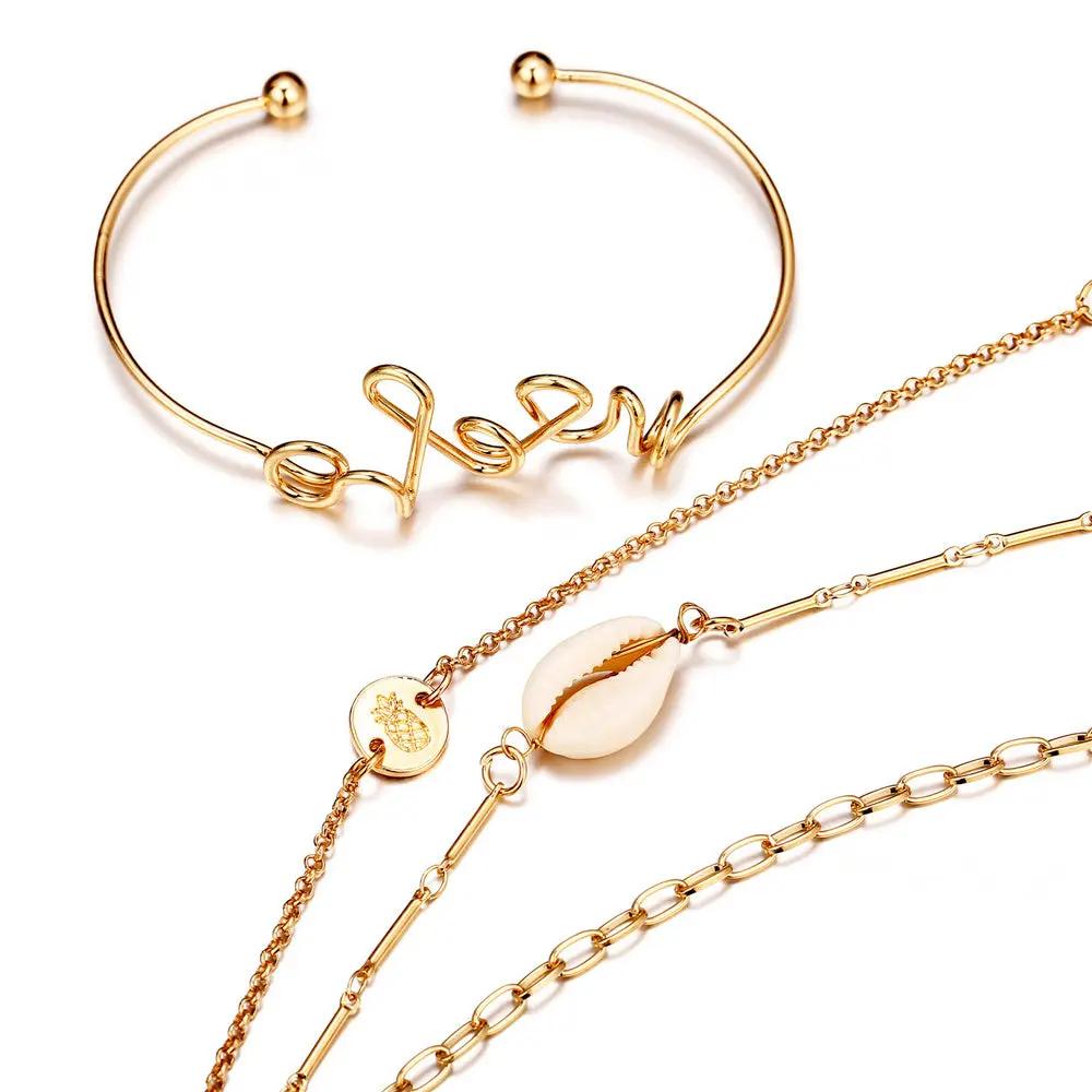 Set of four bracelets and bracelets null