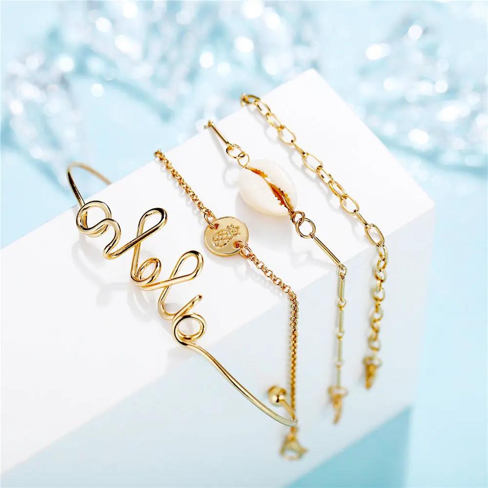 Set of four bracelets and bracelets null