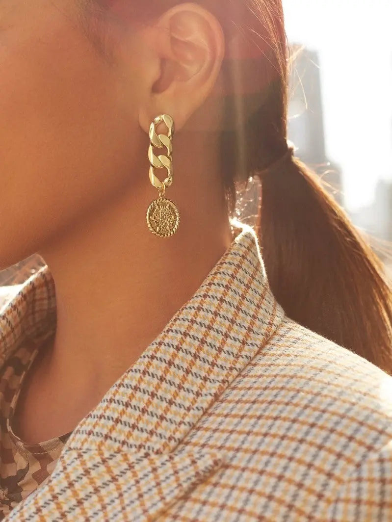 Silver Needle Cold Wind Chain Stud Earrings null